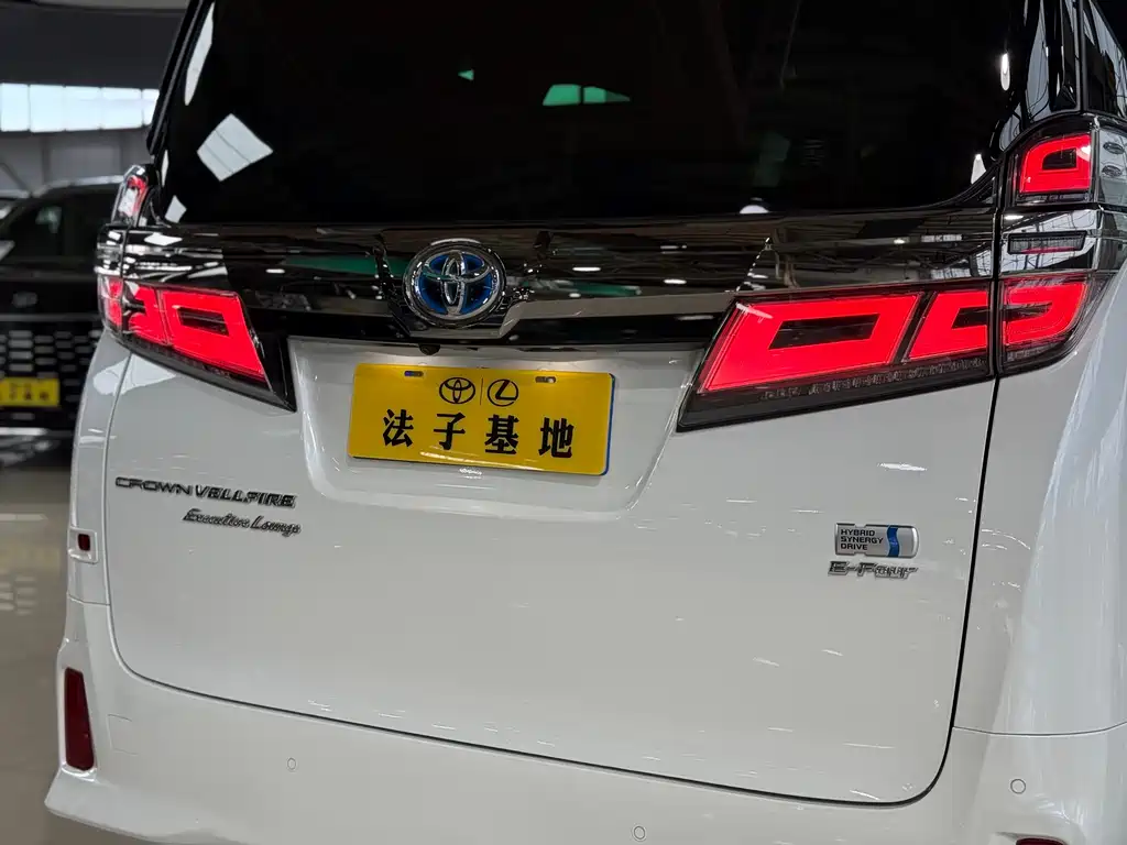 Toyota Vellfire 2021 — фото 24