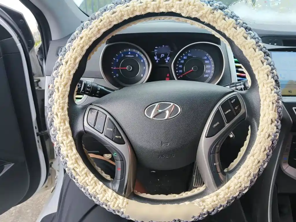 Hyundai Elantra 2018 — фото 11