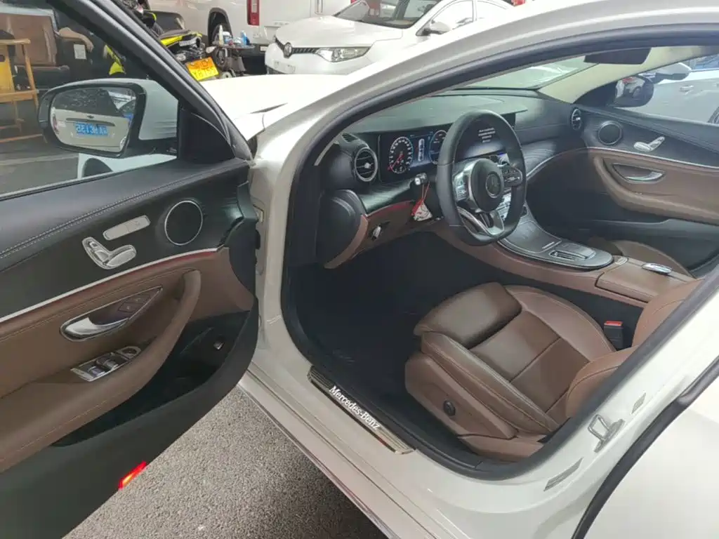 Mercedes-Benz E-Class 2019 — фото 16