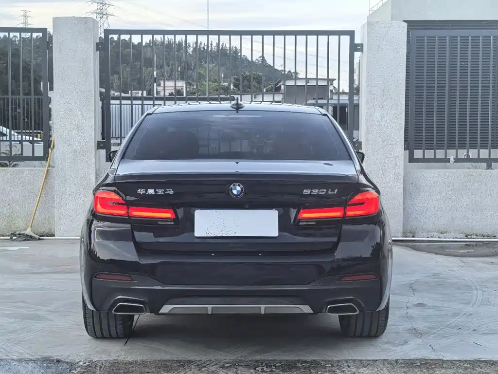 BMW 5 Series 2021 — фото 11