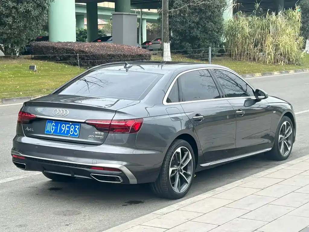 Audi A4L 2022 — фото 4