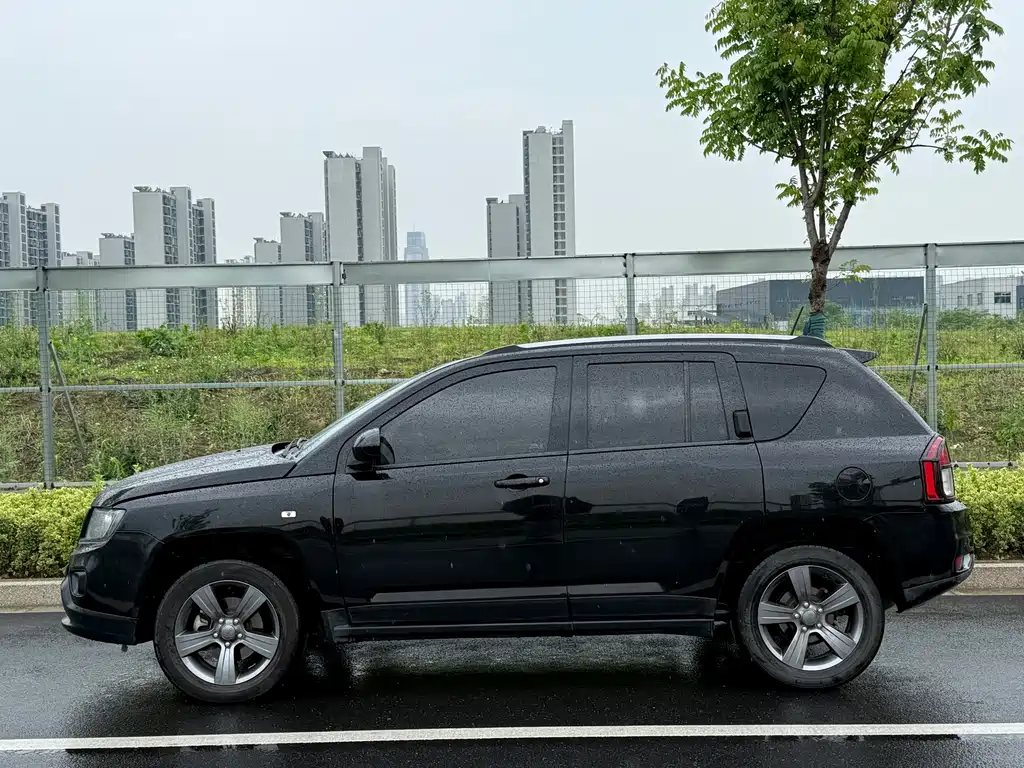 Jeep Compass 2015 — фото 3