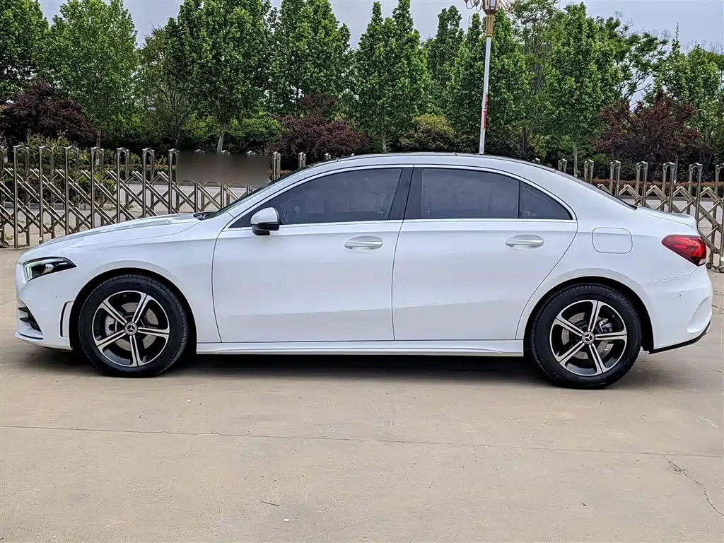 Mercedes-Benz A-Class 2022 — фото 12