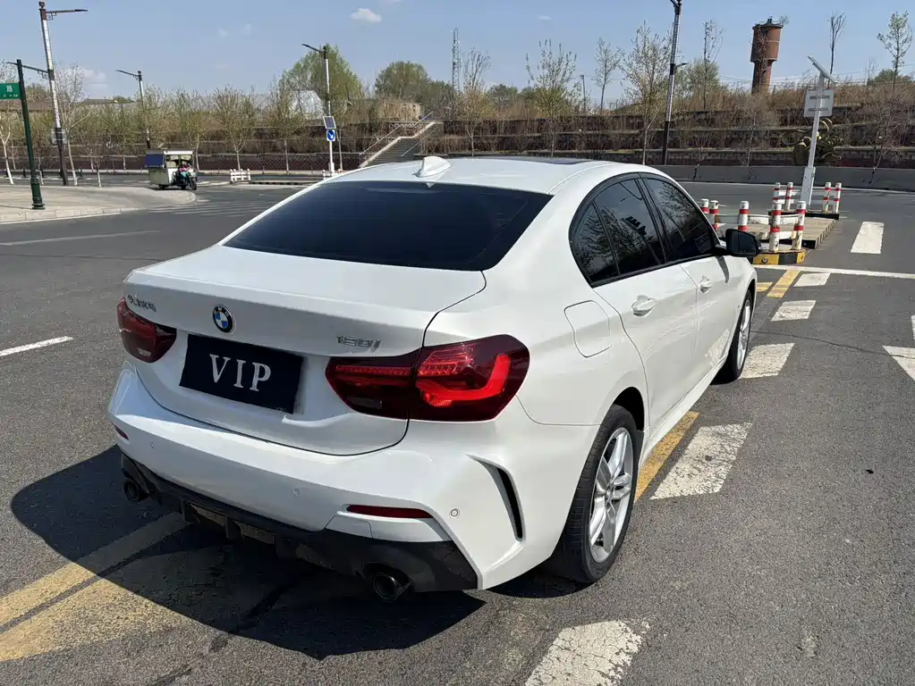 BMW 1 Series 2023 — фото 17