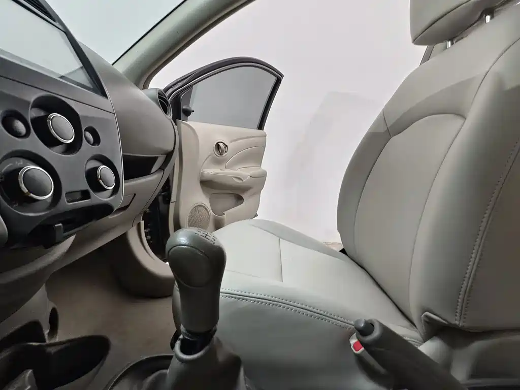 Nissan Sunny 2014 — фото 11