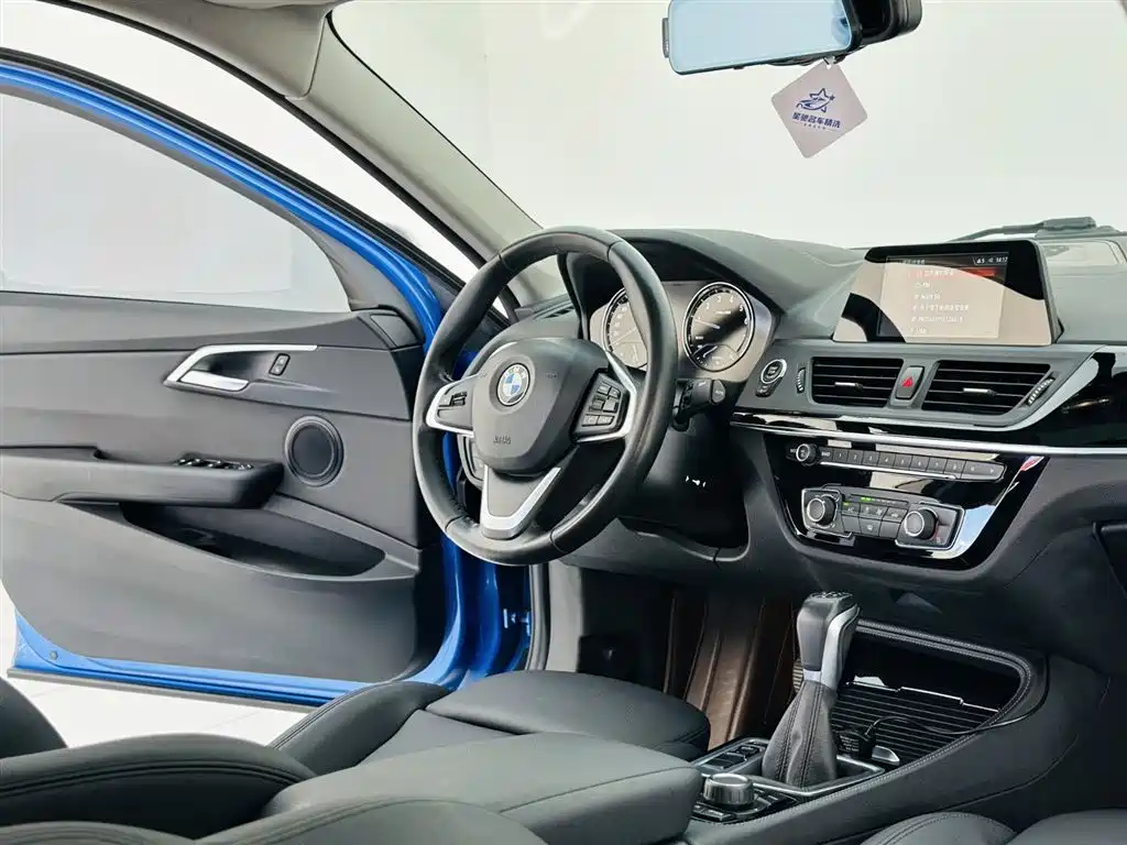 BMW 1 Series 2017 — фото 16