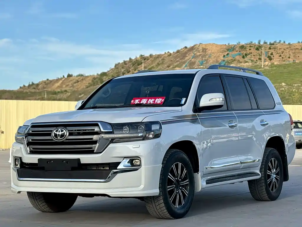 Toyota Land Cruiser 2012 — фото 1