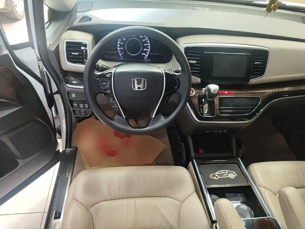 Honda Odyssey 2018 — фото 11