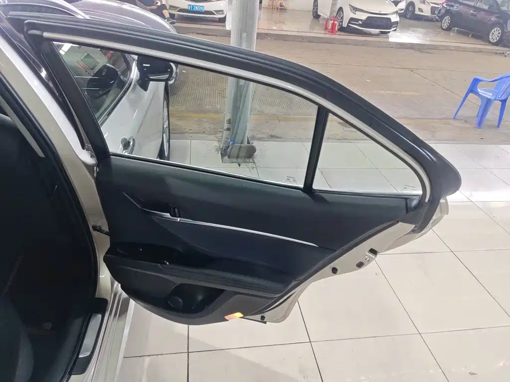Toyota Camry 2020 — фото 16