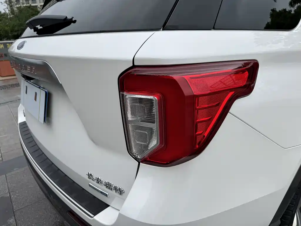 Ford Explorer 2020 — фото 31
