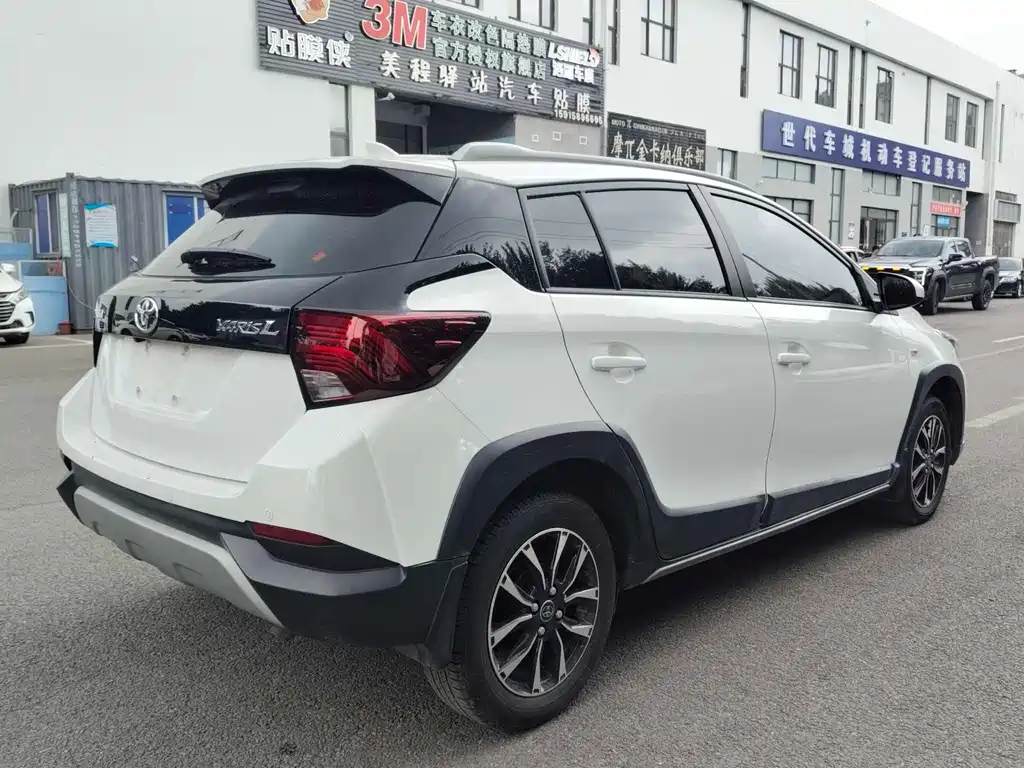 Toyota Yaris L 2022 — фото 4