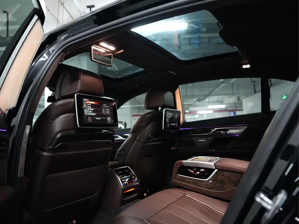 BMW 7 Series 2018 — фото 44