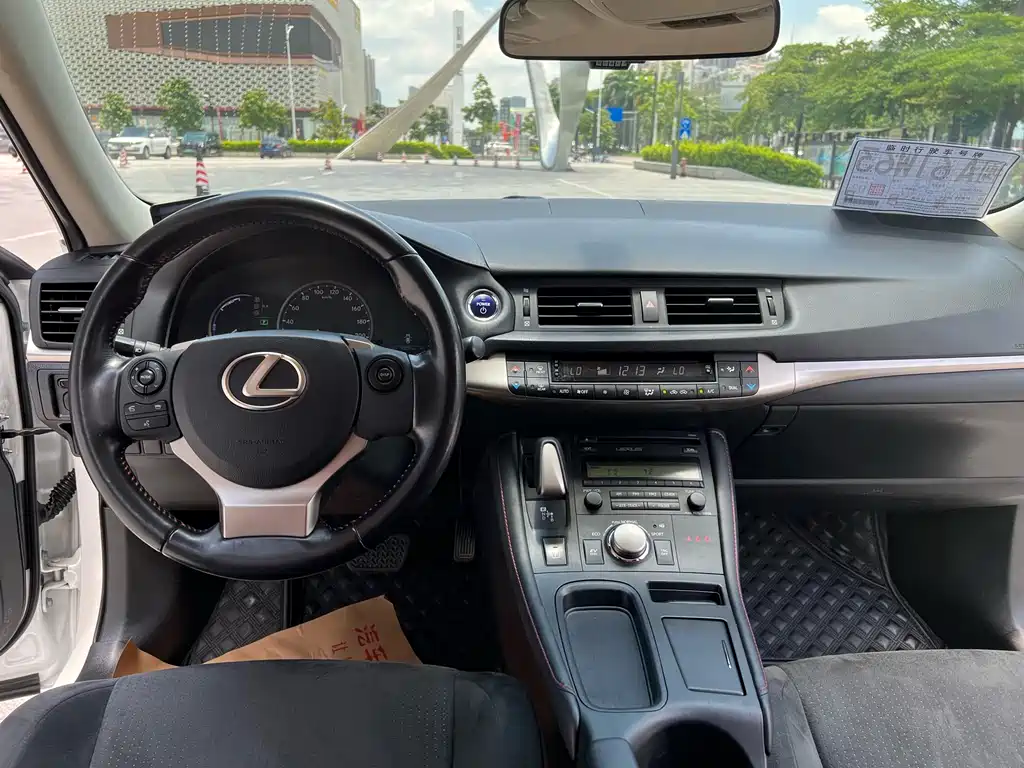 Lexus CT 2019 — фото 17