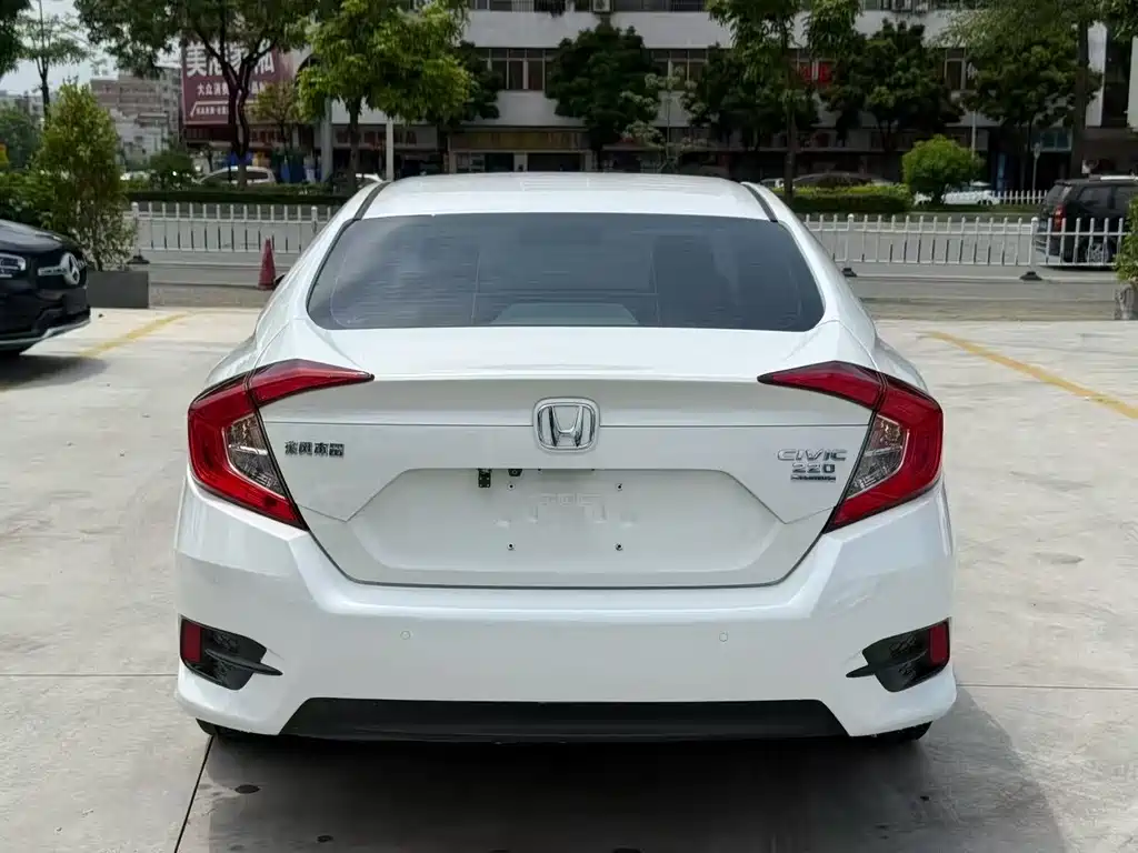 Honda Civic 2018 — фото 5