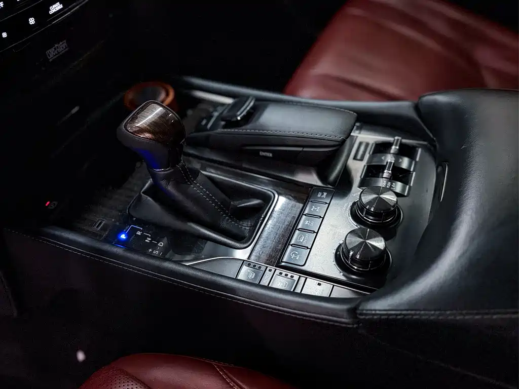 Lexus LX 2019 — фото 10