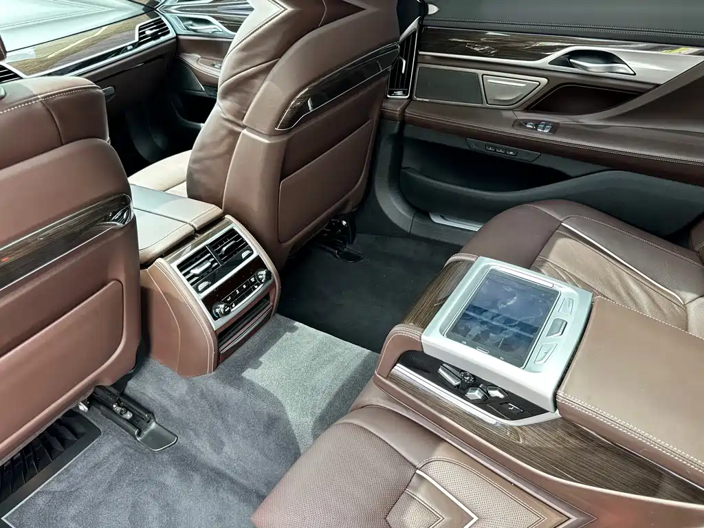 BMW 7 Series 2020 — фото 11