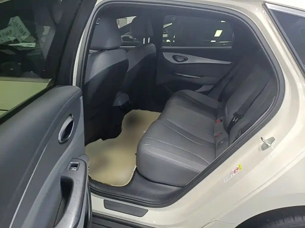 BYD Seal 07 DM-i 2025 — фото 17