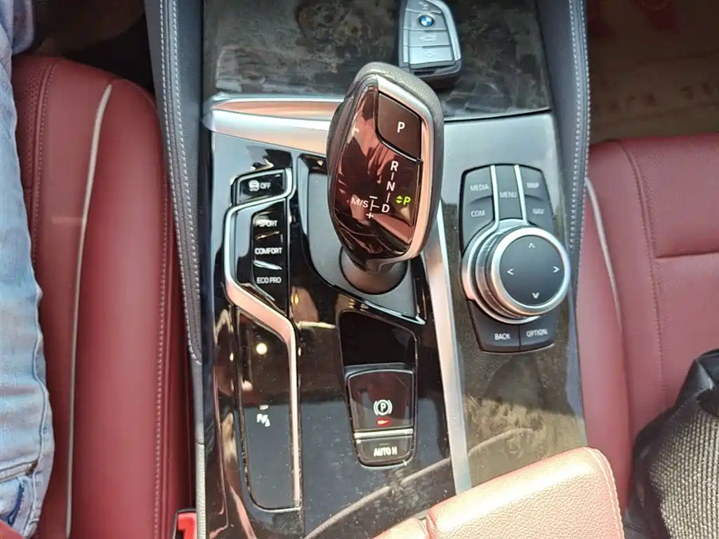 BMW 5 Series 2022 — фото 14