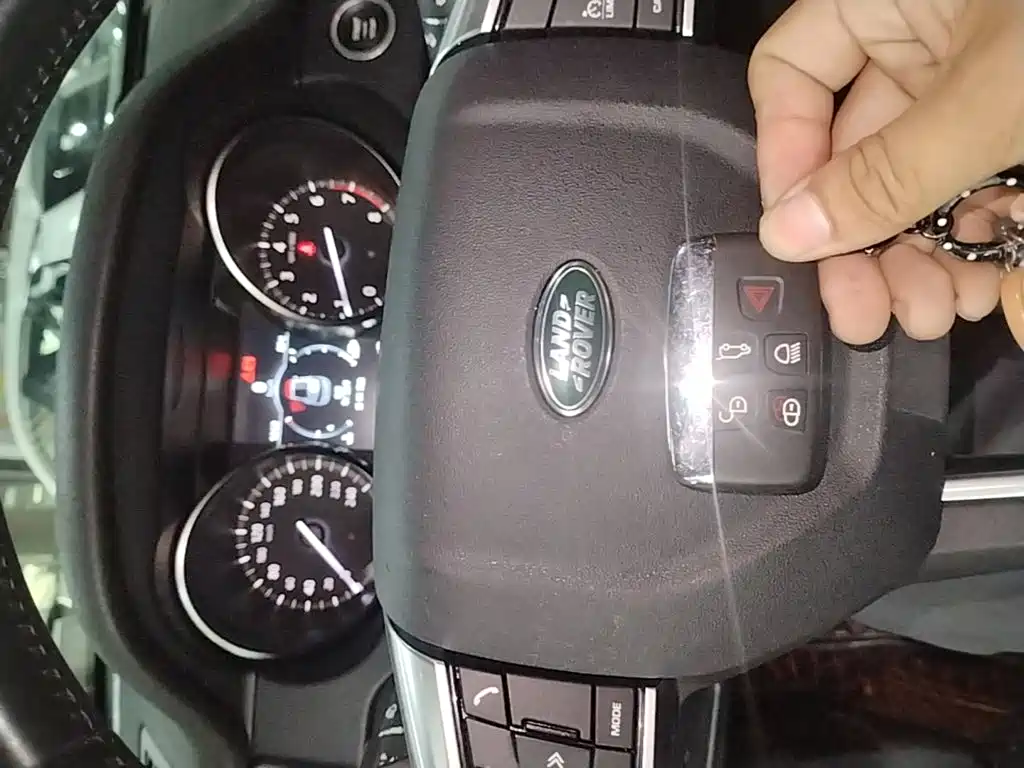 Land Rover Discovery Sport 2017 — фото 9