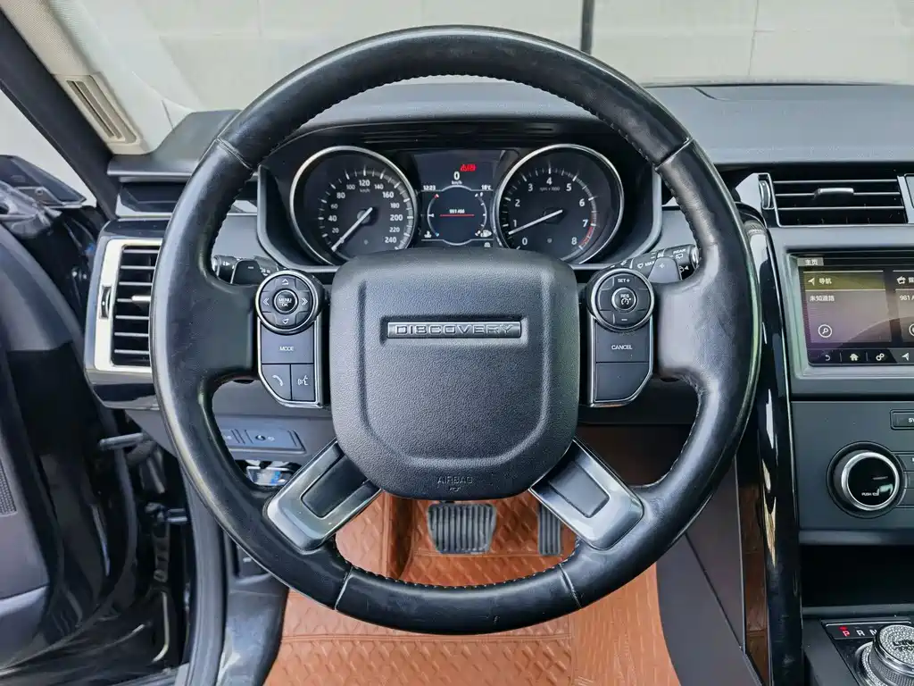 Land Rover Discovery 2018 — фото 13