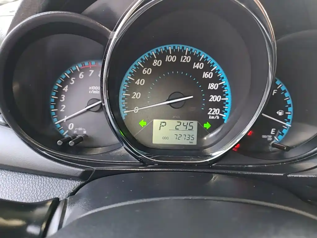 Toyota Yaris L 2017 — фото 12