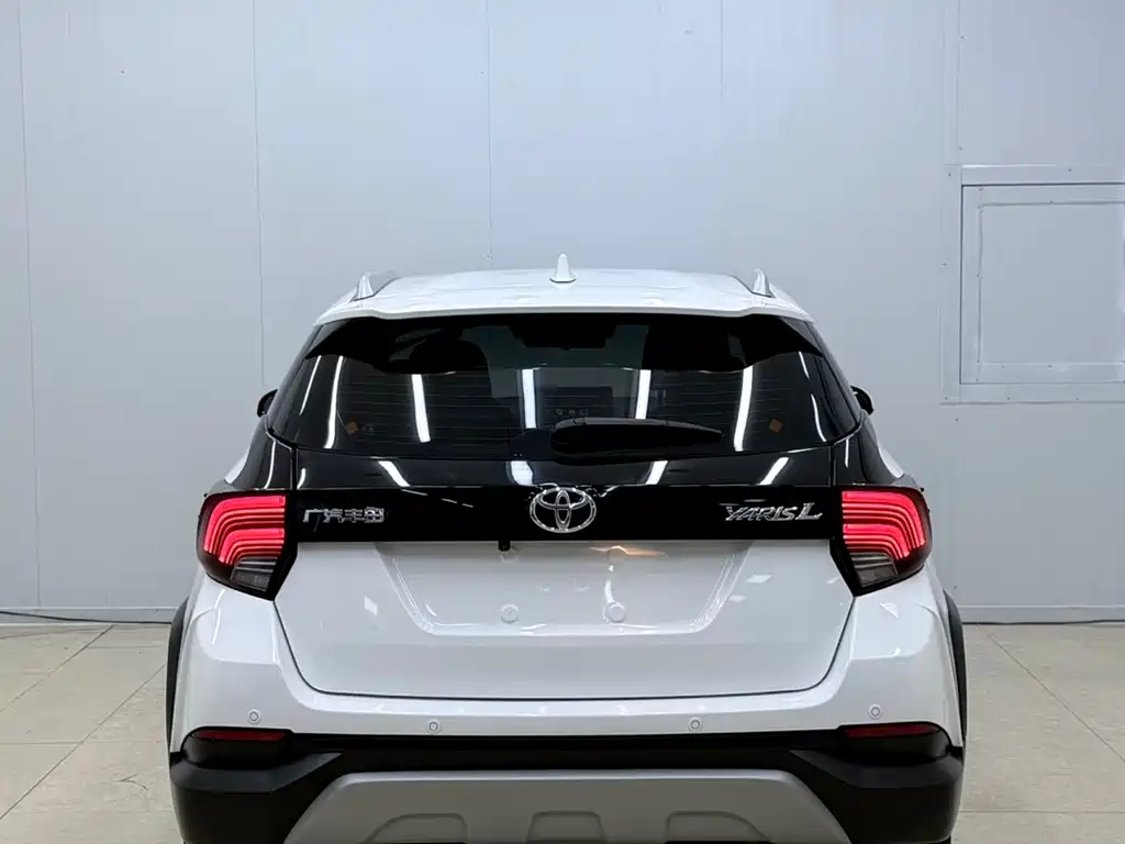 Toyota Yaris L 2022 — фото 5