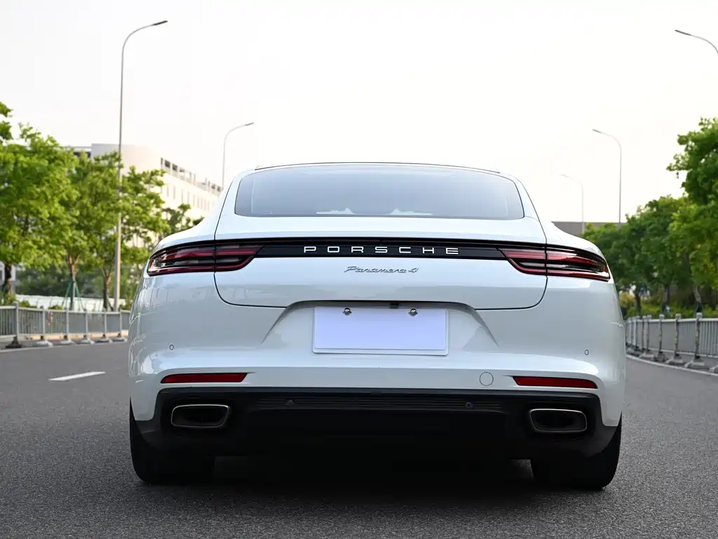 Porsche Panamera 2018 — фото 15