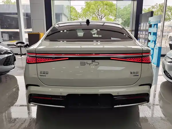 BYD Seal 07 DM-i 2025