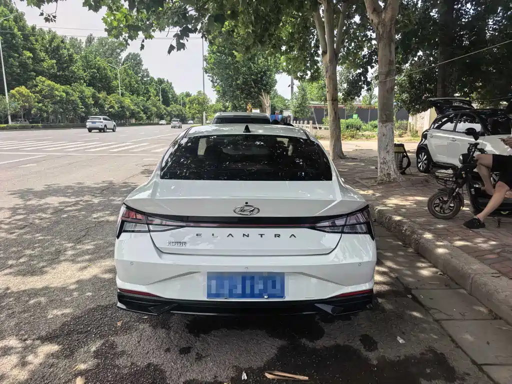 Hyundai Elantra 2022