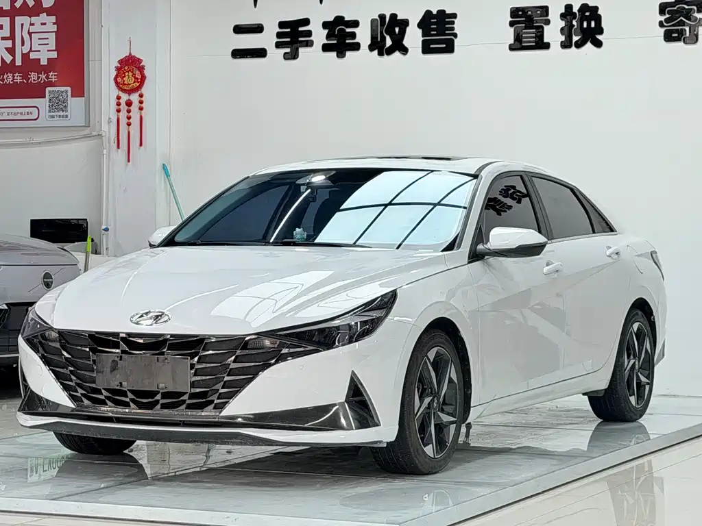 Hyundai Elantra 2022 — фото 1