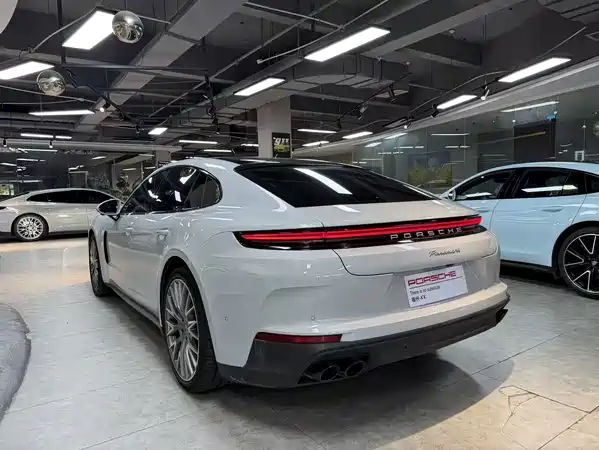 Porsche Panamera 2025