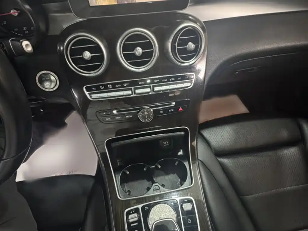 Mercedes-Benz GLC 2018 — фото 12