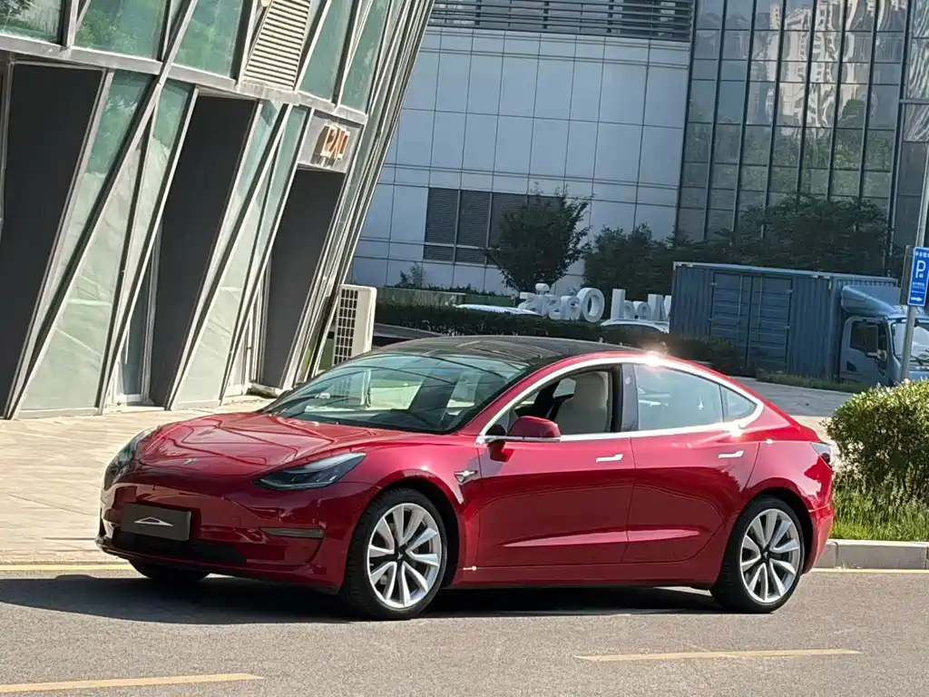 Tesla Model 3 2020 — фото 1
