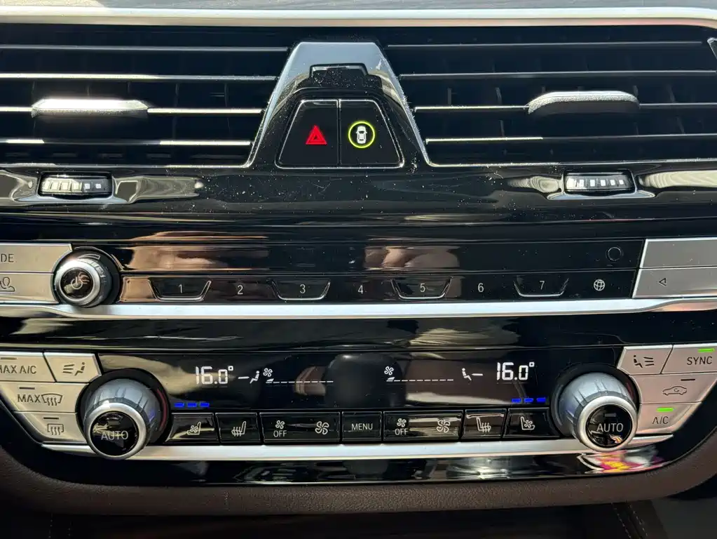 BMW 5 Series New Energy 2020 — фото 18