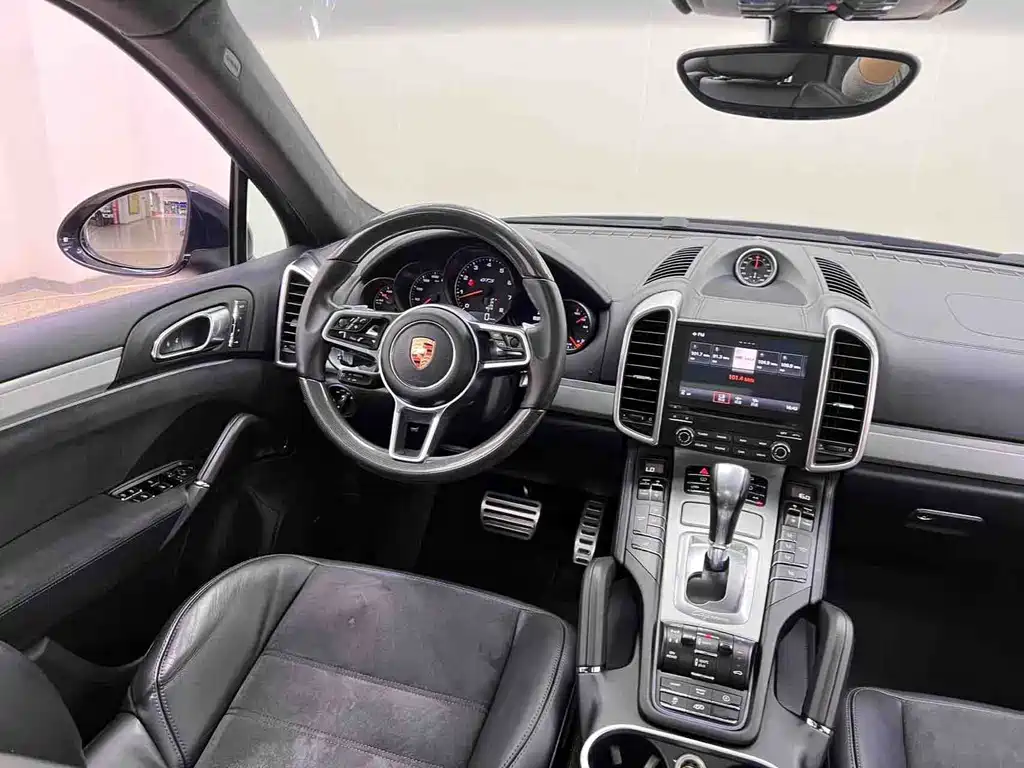 Porsche Cayenne 2017 — фото 14
