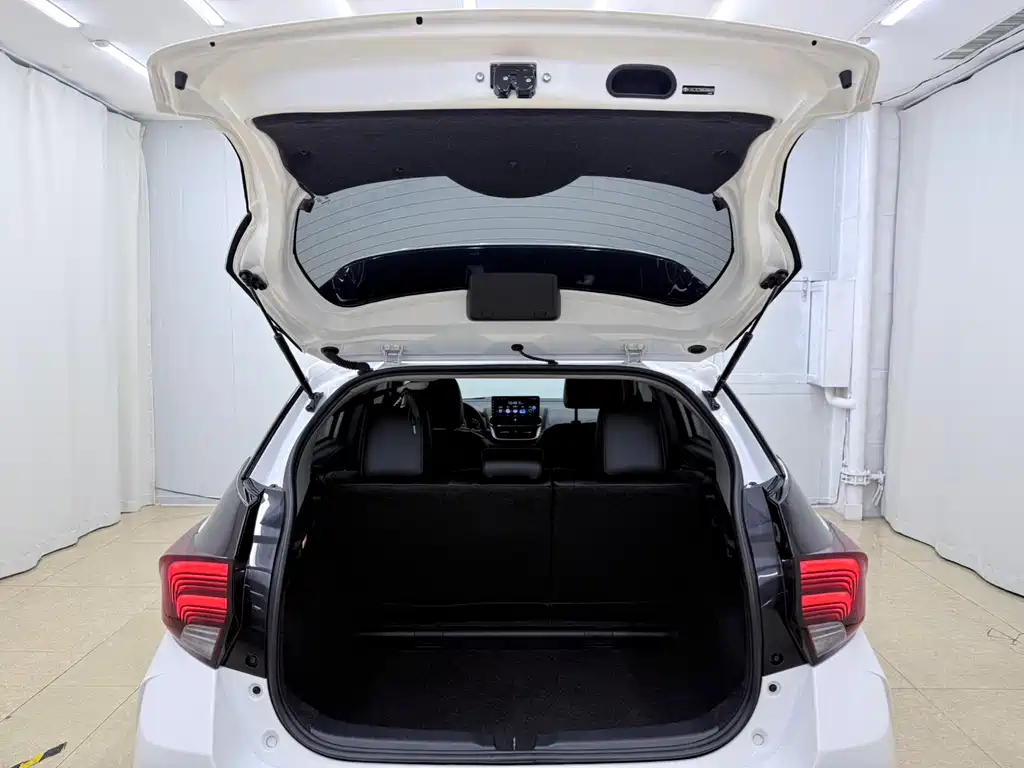 Toyota Yaris L 2022 — фото 19