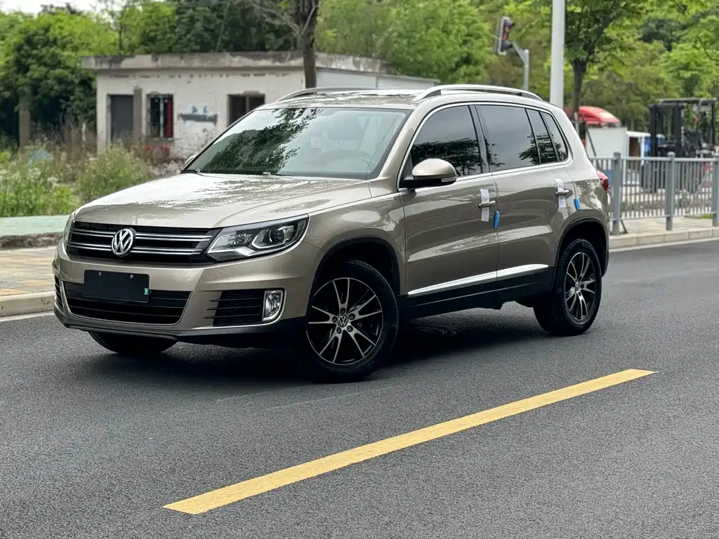 Volkswagen Tiguan 2015 — фото 1