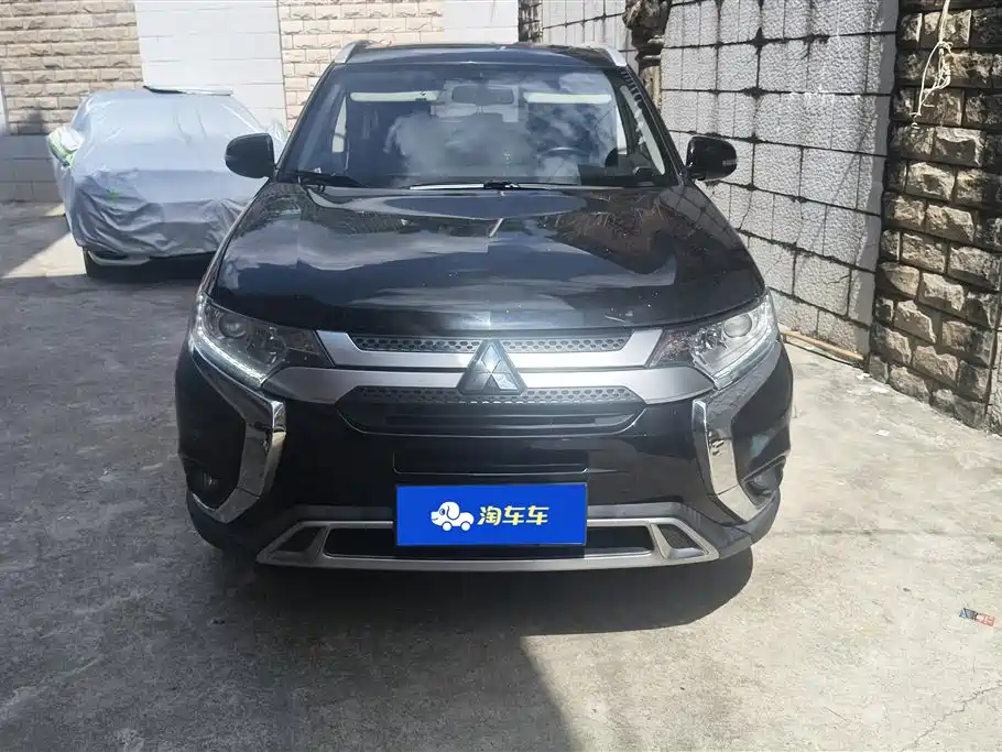 Mitsubishi Outlander 2020 — фото 2