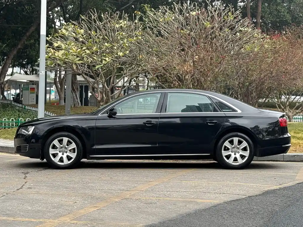 Audi A8 2014 — фото 4