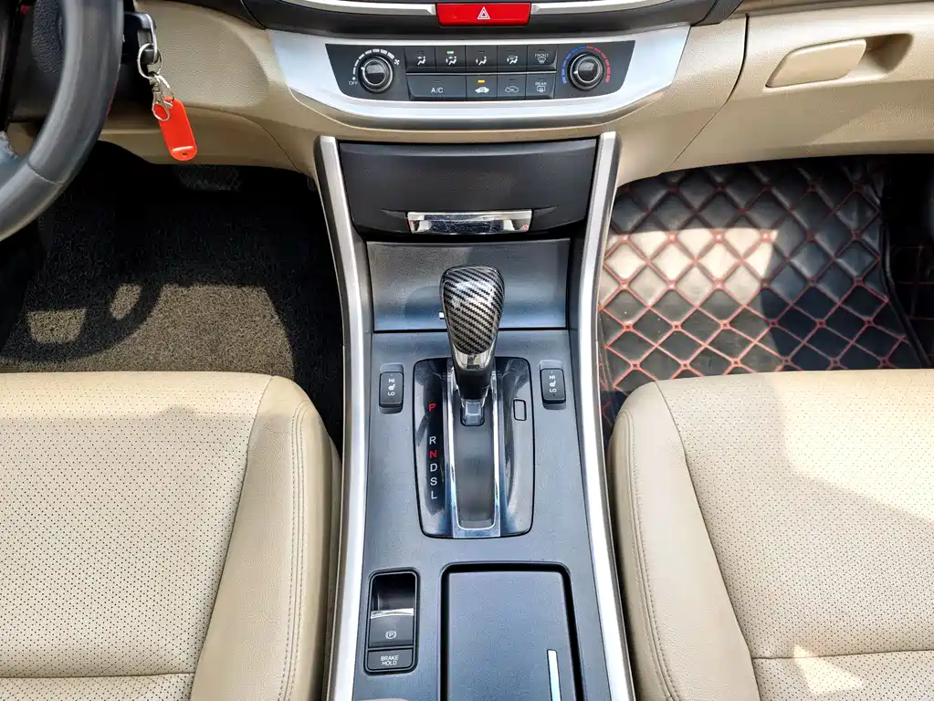 Honda Accord 2016 — фото 19