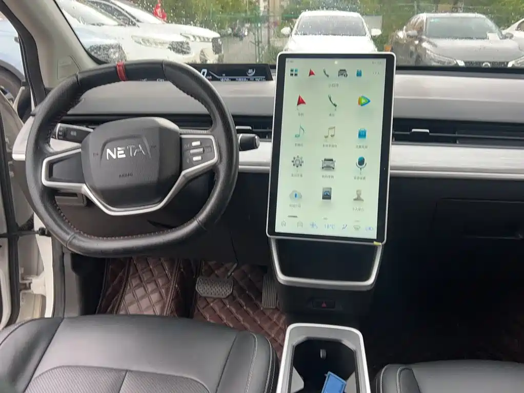 Neta V 2022