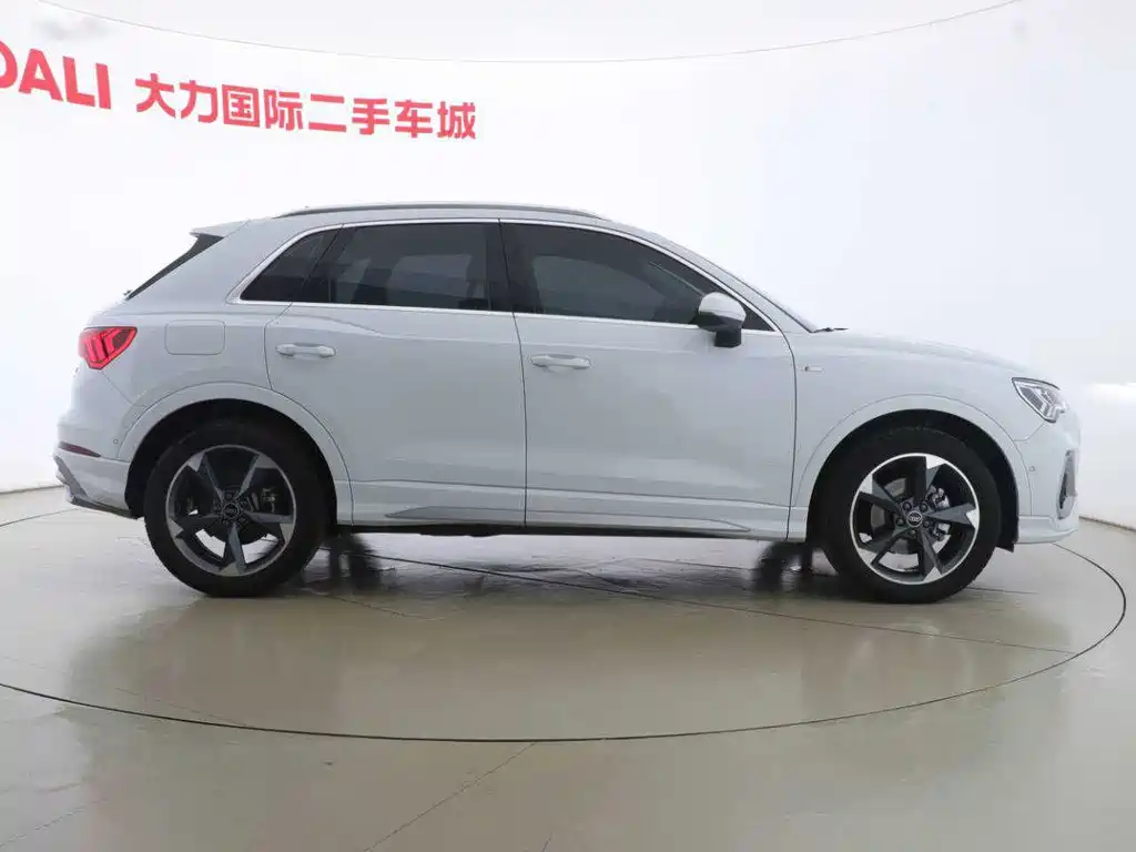 Audi Q3 2023 — фото 11
