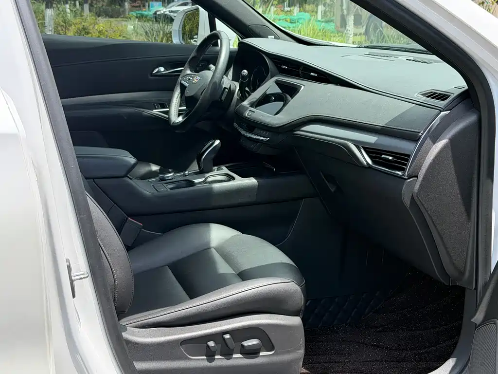 Cadillac XT4 2020 — фото 10