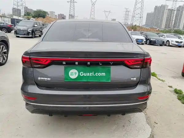 Geely Emgrand 2022
