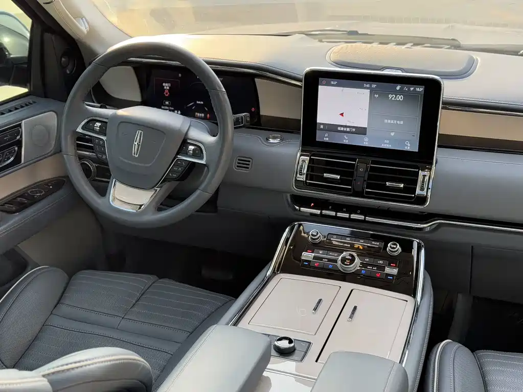 Lincoln Navigator 2022 — фото 11