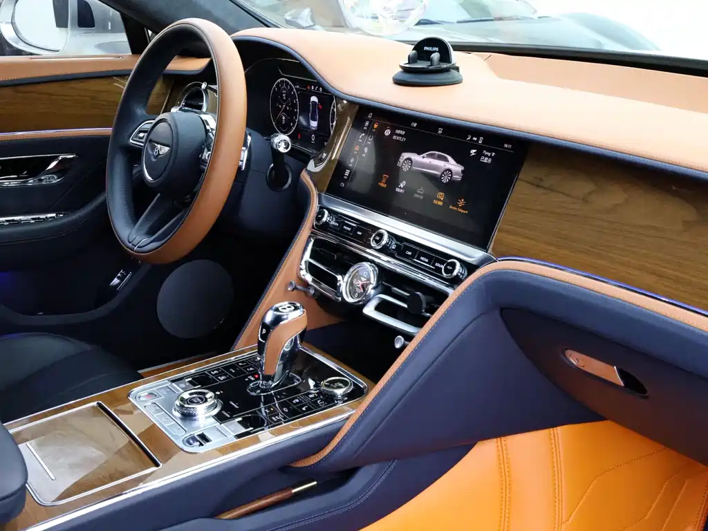 Bentley Flying Spur PHEV 2023 — фото 13