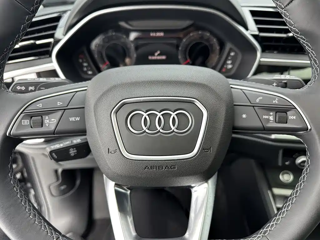 Audi Q3 2023 — фото 14
