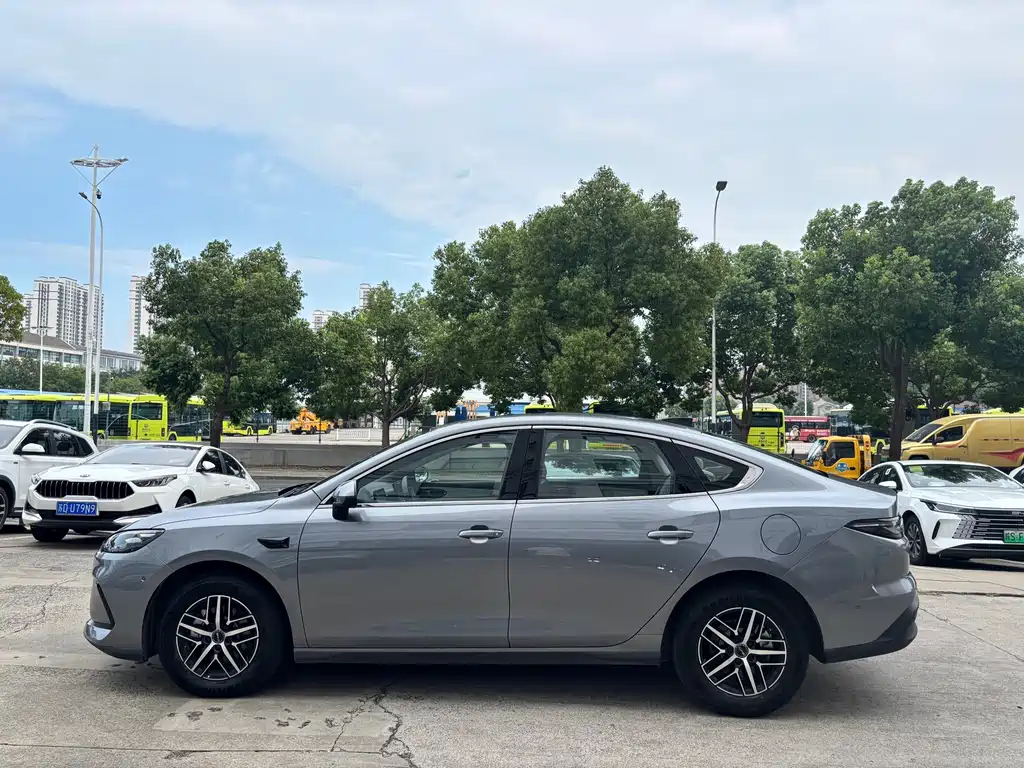 BYD Seal 05 DM-i 2025 — фото 8