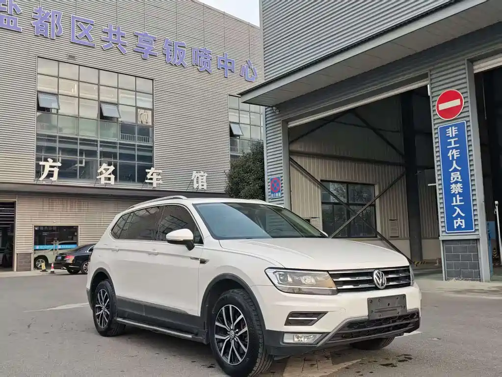 Volkswagen Tiguan L 2017 — фото 3