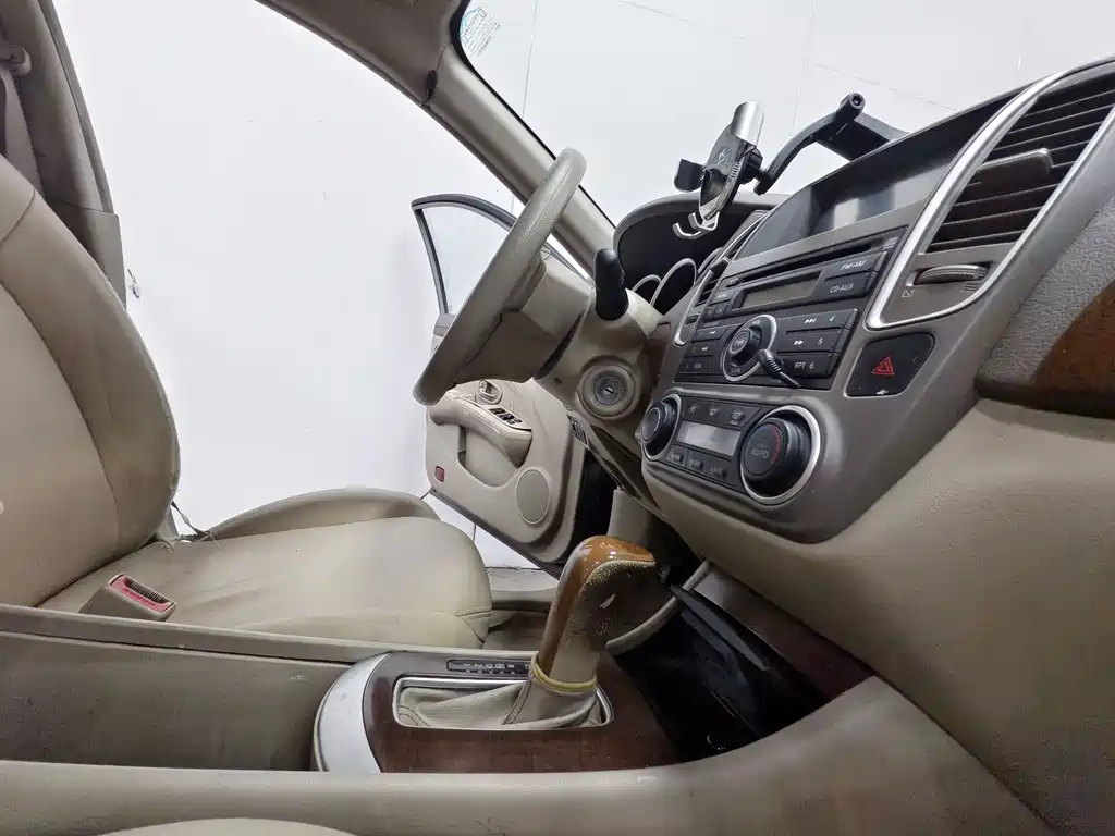 Nissan Sylphy 2012 — фото 14